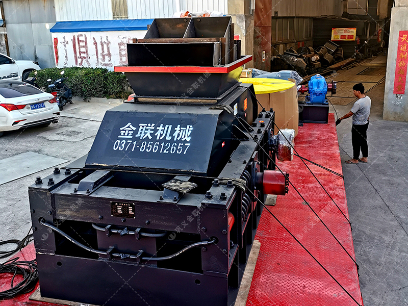 大型彈簧式對輥制砂機設備發貨圖片